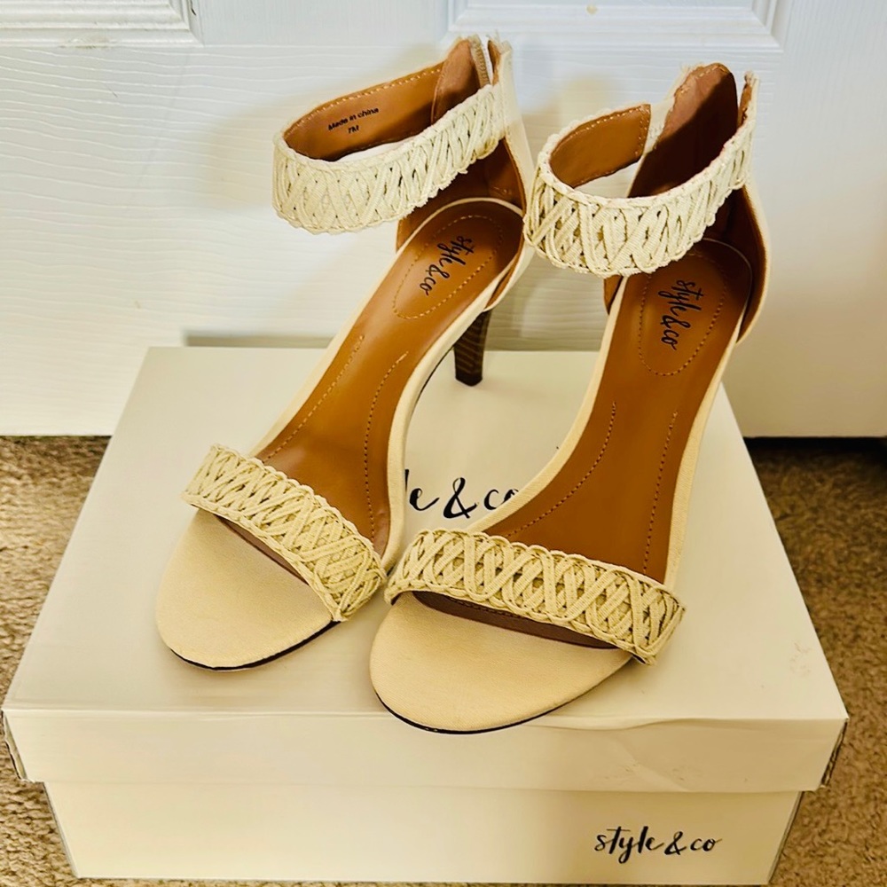 Ivory heeled sandal